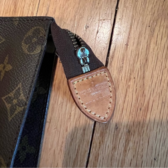 LOUIS VUITTON MONOGRAM TOILETRY 26 POUCH CLUTCH - Picture 3 of 13